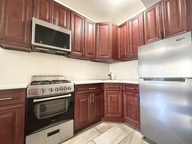 Building Photo - 240 W 104th St