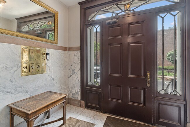 Building Photo - 6 Alton Ct