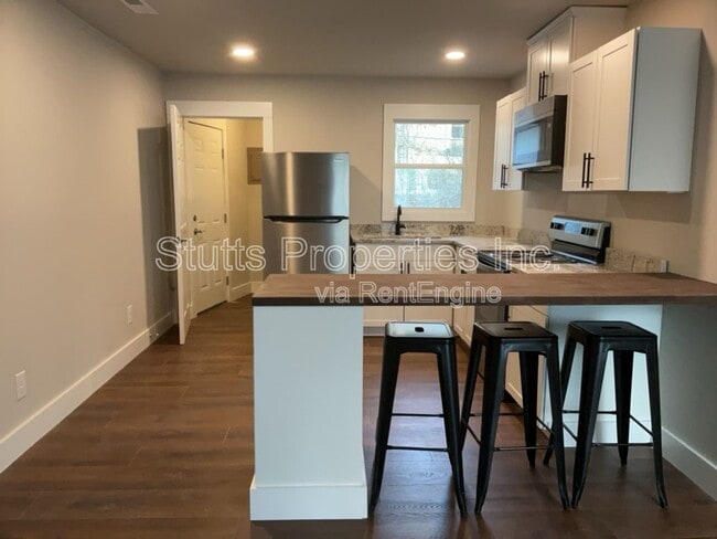 Building Photo - 625 Rivermont Rd