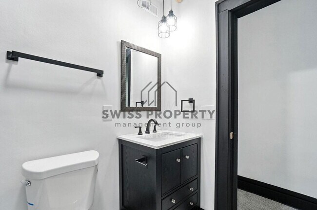 Building Photo - 889 E Livingston Ave