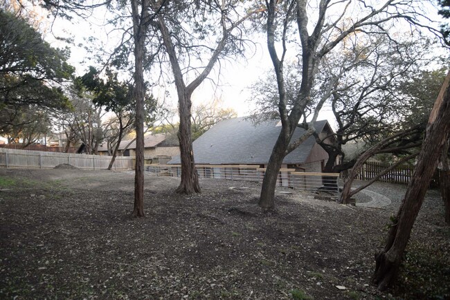 Building Photo - 820 Cedar Ridge Dr