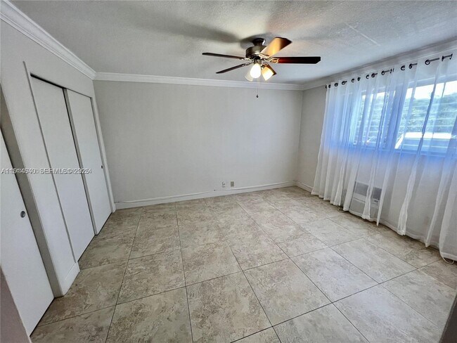 Building Photo - 2700 NE 135th St