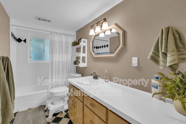 Building Photo - 2335 Summerwood Dr