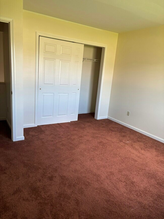 Building Photo - 108 Glen Combe Cir