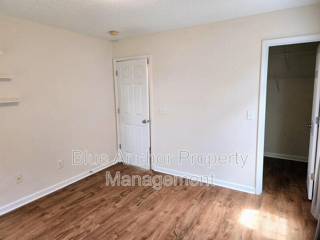 Building Photo - 324 Rose Bud Ln