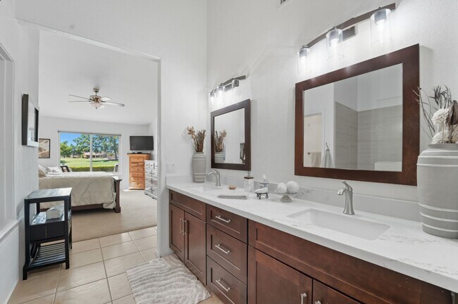 Building Photo - Welcome to this stunning 2-bedroom, 2-bath...
