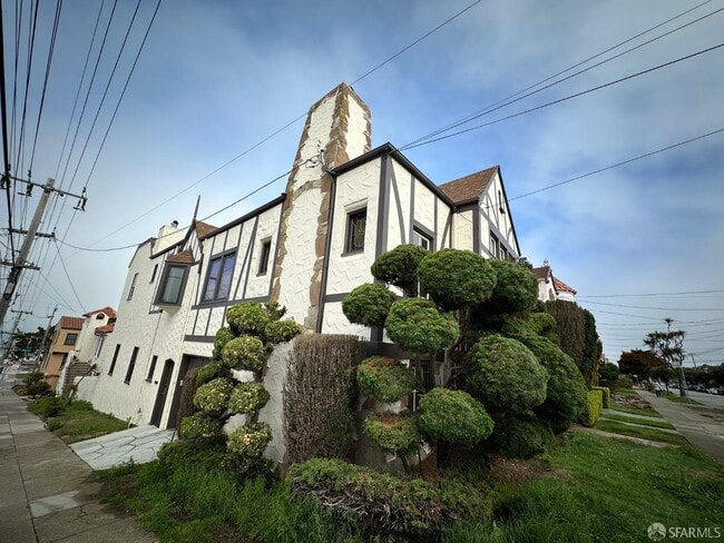 Building Photo - 1599 35th Ave