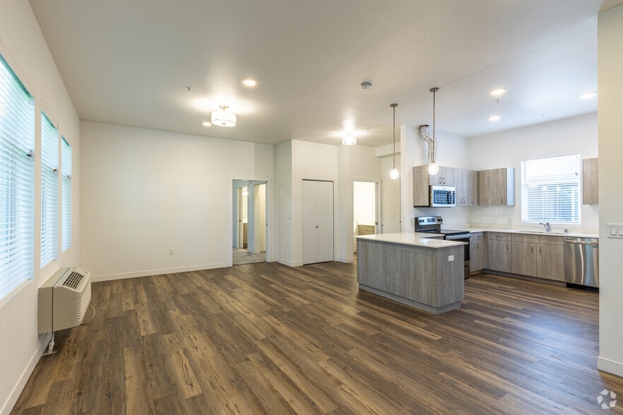 2BE, 2BA - 1113SF - 134th Street Lofts