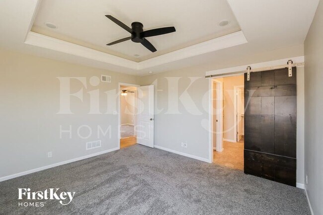 Building Photo - 811 S Sunset Ln
