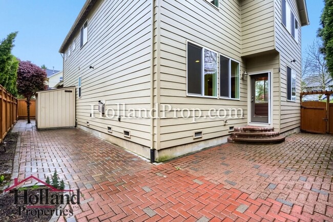 Building Photo - Must See, Beautiful 4 bedroom home in Hillsboro