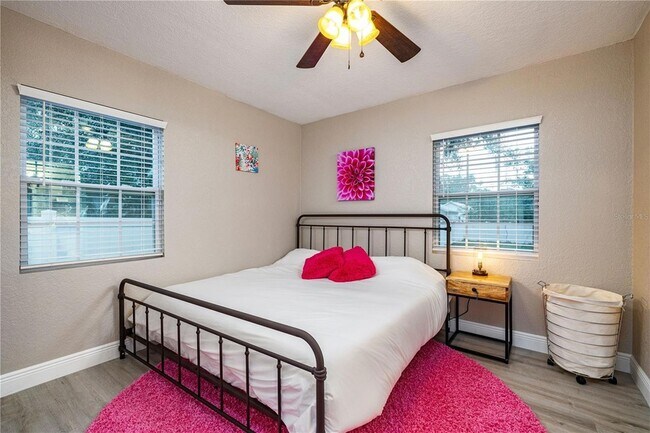 Building Photo - 113 W Adalee St