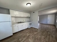 Building Photo - Phyllis Street Duplexes