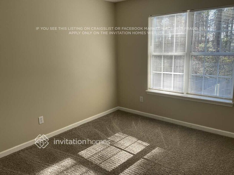 Building Photo - 2070 Dartmoth Way