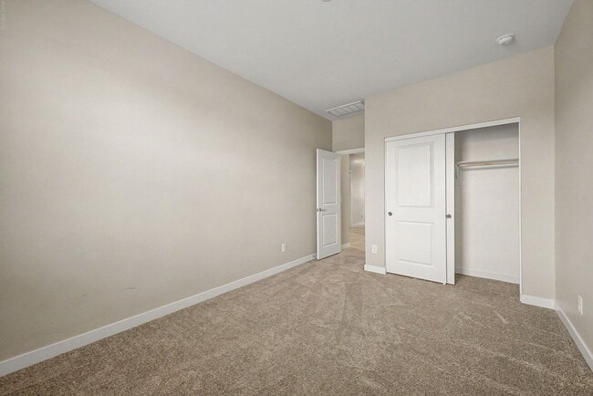 Building Photo - 4 bedroom 1 Story Home
