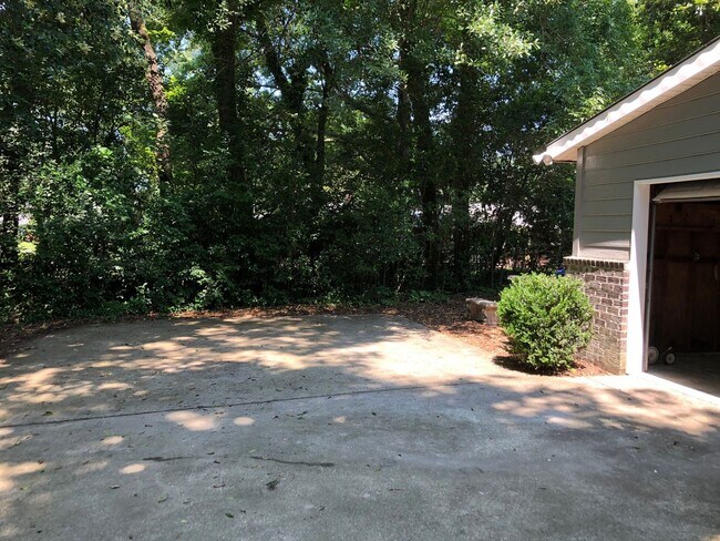 Building Photo - Available 9/8. Beautiful 4BR/2.5BA Home Av...