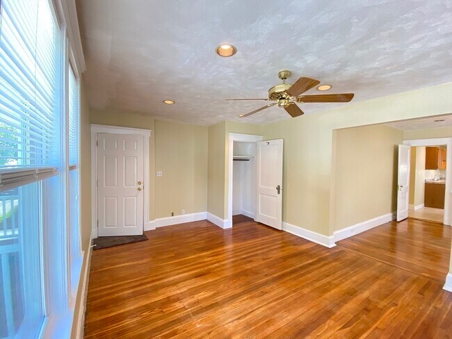 Building Photo - 39 Davis Rd