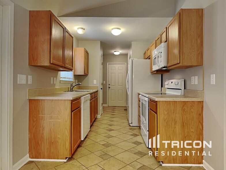 Building Photo - 118 Winding Cedar Dr