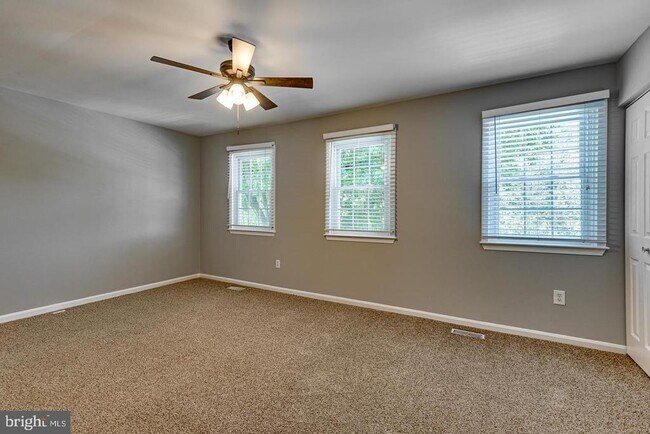 Building Photo - 1663 Hart Ct