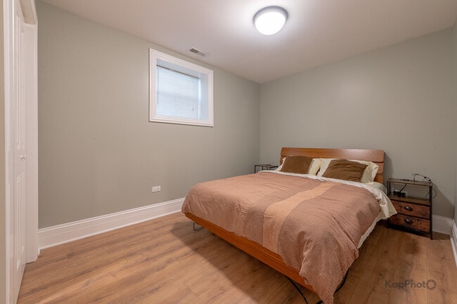 Building Photo - 3639 N Troy St