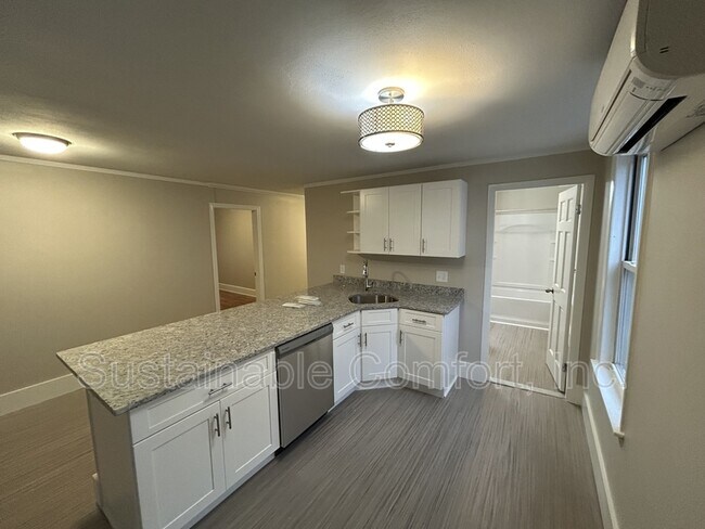 Building Photo - 12 Creston St