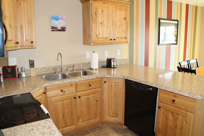 Building Photo - 195 Robison Dr