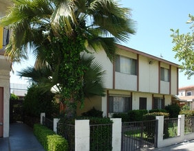 Building Photo - 1545 Pine Ave.