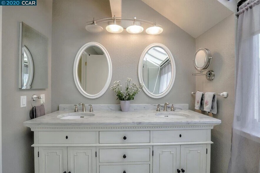 Building Photo - 34 Mozden Ln