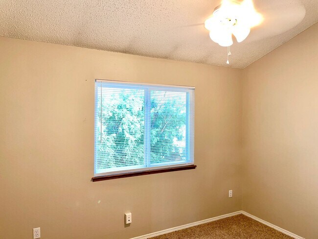 Building Photo - FANTASTIC 4 BEDROOM IN FAIRFAX