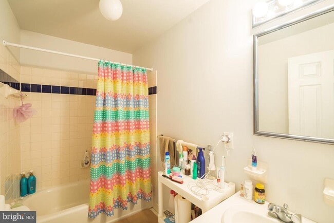 Building Photo - 1938 Pine St