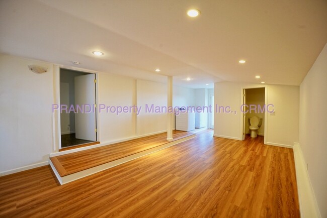 Building Photo - Mt. Tam View Home with Hardwood Floors and...