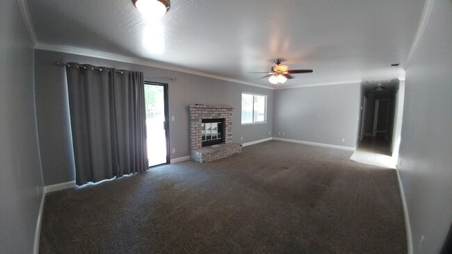 Building Photo - 552 Cimarron Dr