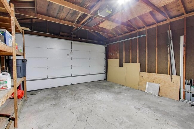 Building Photo - 902 S Claremont Ave