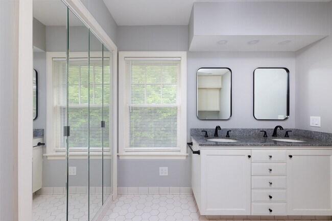 Building Photo - 17 Willow St