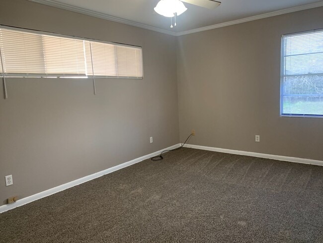 Building Photo - HOME SWEET HOME... Close to Barksdale Air Force Base