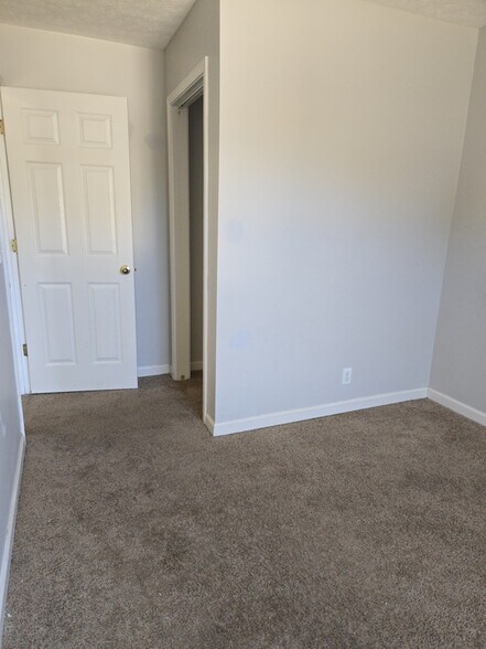 Building Photo - 3555 Seneca Forest Dr