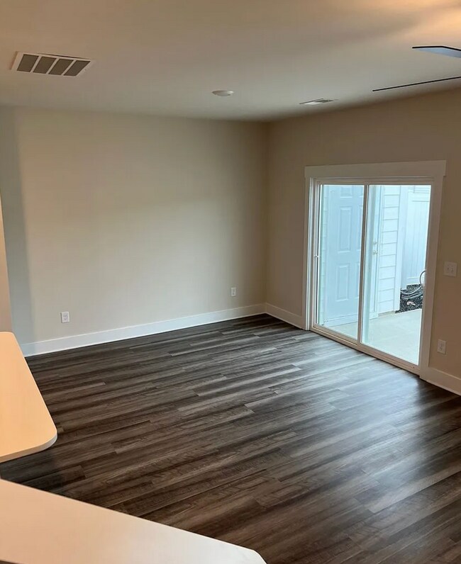 Building Photo - Desirable 3/2.5 Townhome Available Novembe...