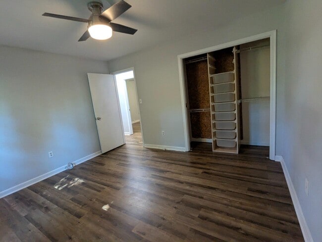 Building Photo - 3813 Oak St