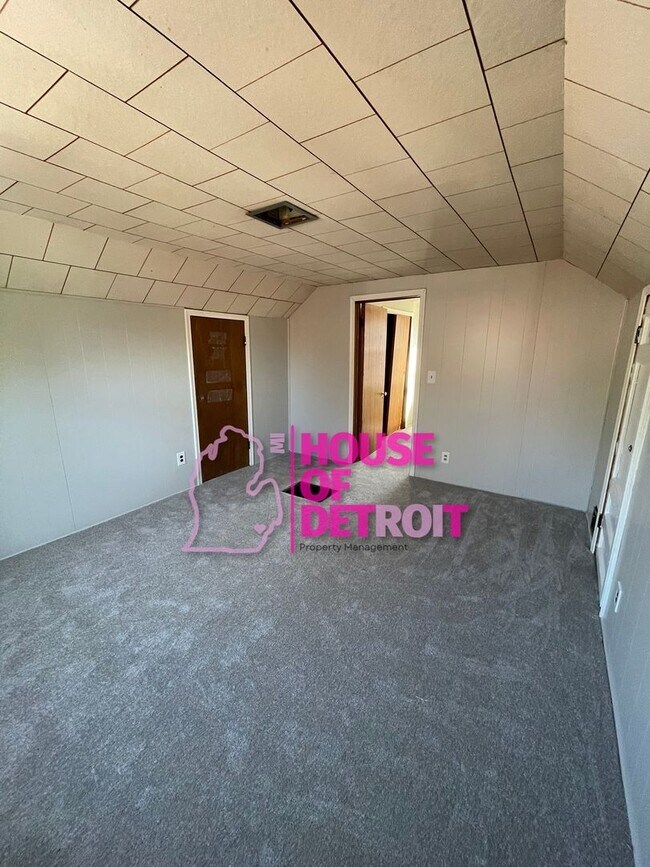 Building Photo - 3 BEDROOM | 1 BATH | FREE PRE SCREEN