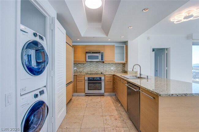 Building Photo - 222 Karen Ave