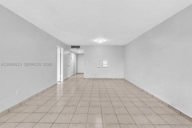 Building Photo - 1540 NE 191st St