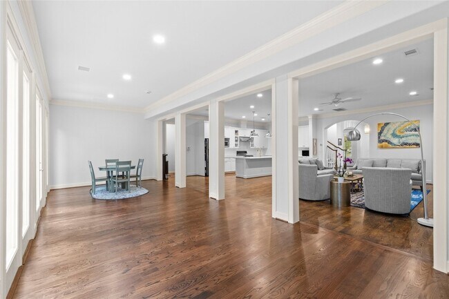 Building Photo - 6404 Community Dr