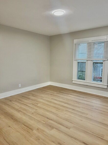 Building Photo - 4932 Roanoke St