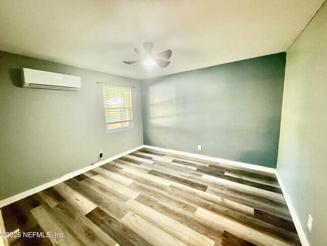 Building Photo - 7841 Eaton Ave