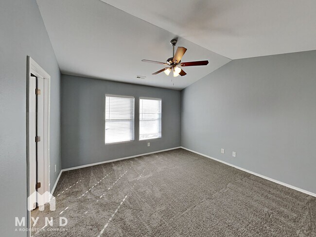 Building Photo - 918 Willow Wind Dr