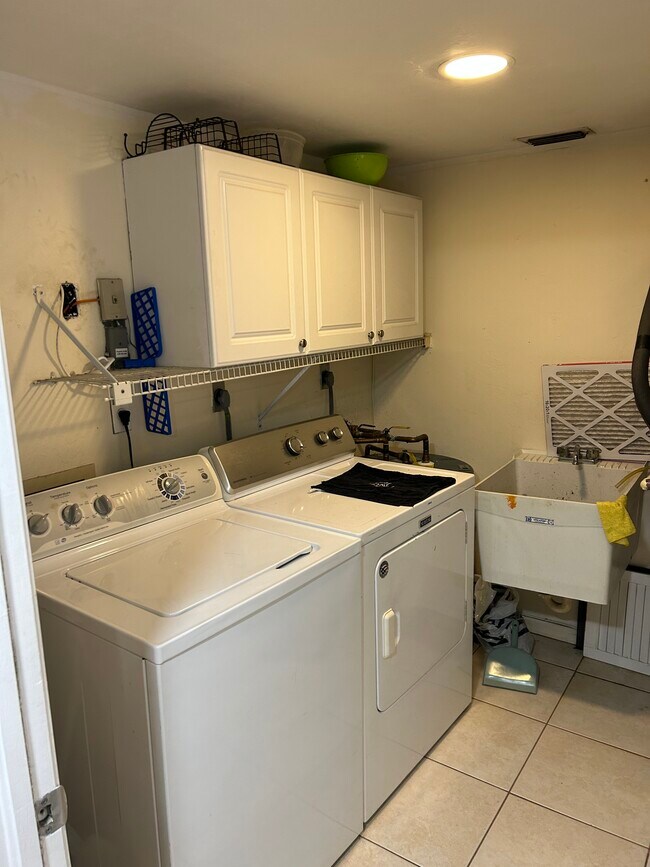 Building Photo - 15171 Cedarwood Ln