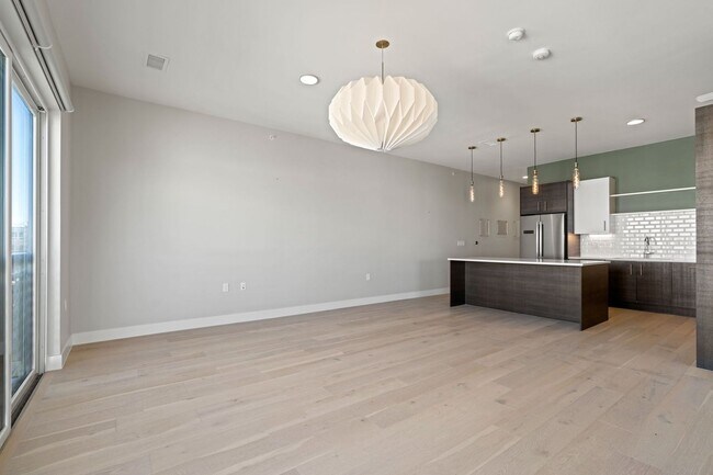 Building Photo - Beautiful 2 Bedroom 2 Bath Condo in the Heart of Rino District!