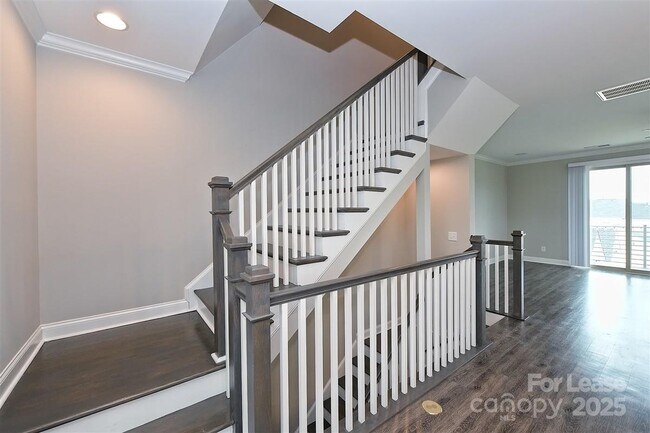 Building Photo - 2635 Statesville Ave