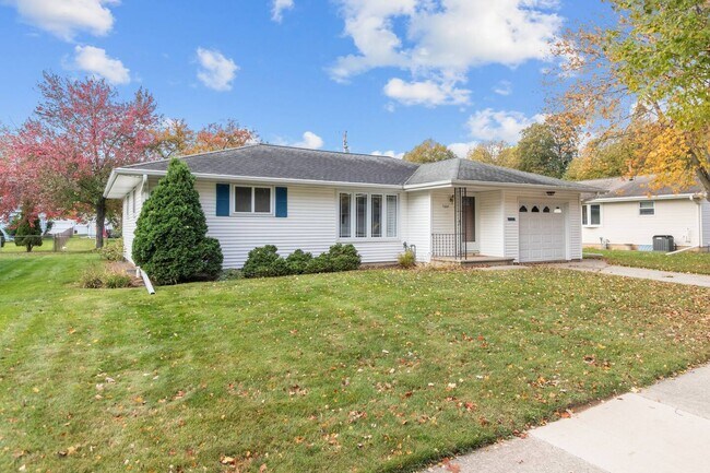 Building Photo - 1221 Kenwood St