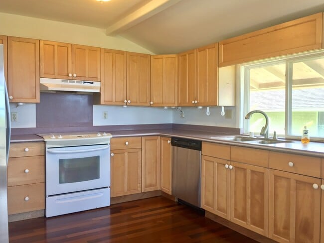 Building Photo - Kaneohe: 3 Bed, 1 Bath Duplex