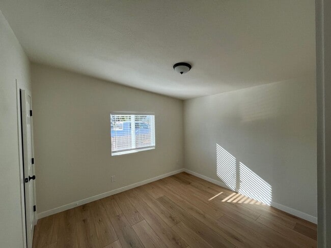 Building Photo - 415 N Thompson Ave